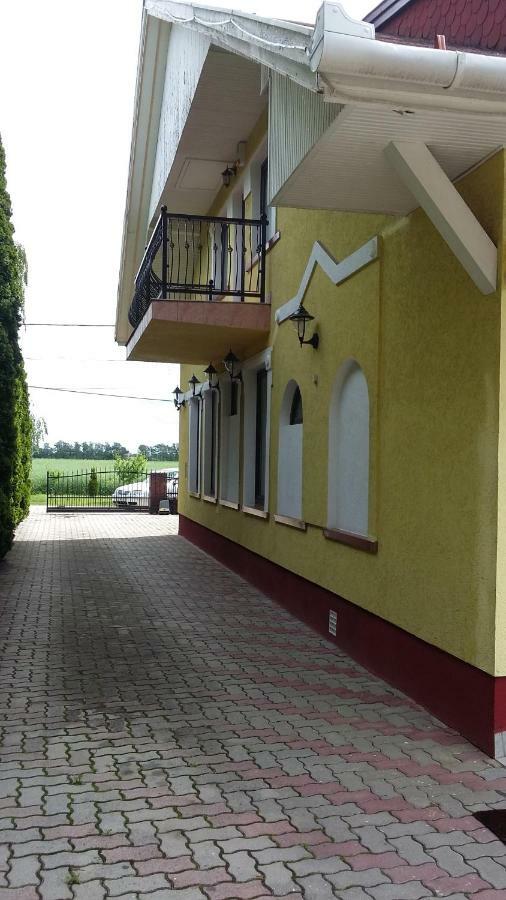 فندق Napfuerdo Vendeghaz Mezőkövesd المظهر الخارجي الصورة